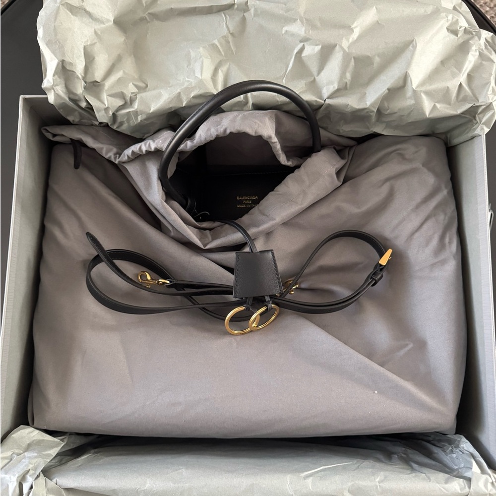 Balenciaga Hamptons XL - Picture 12 of 17